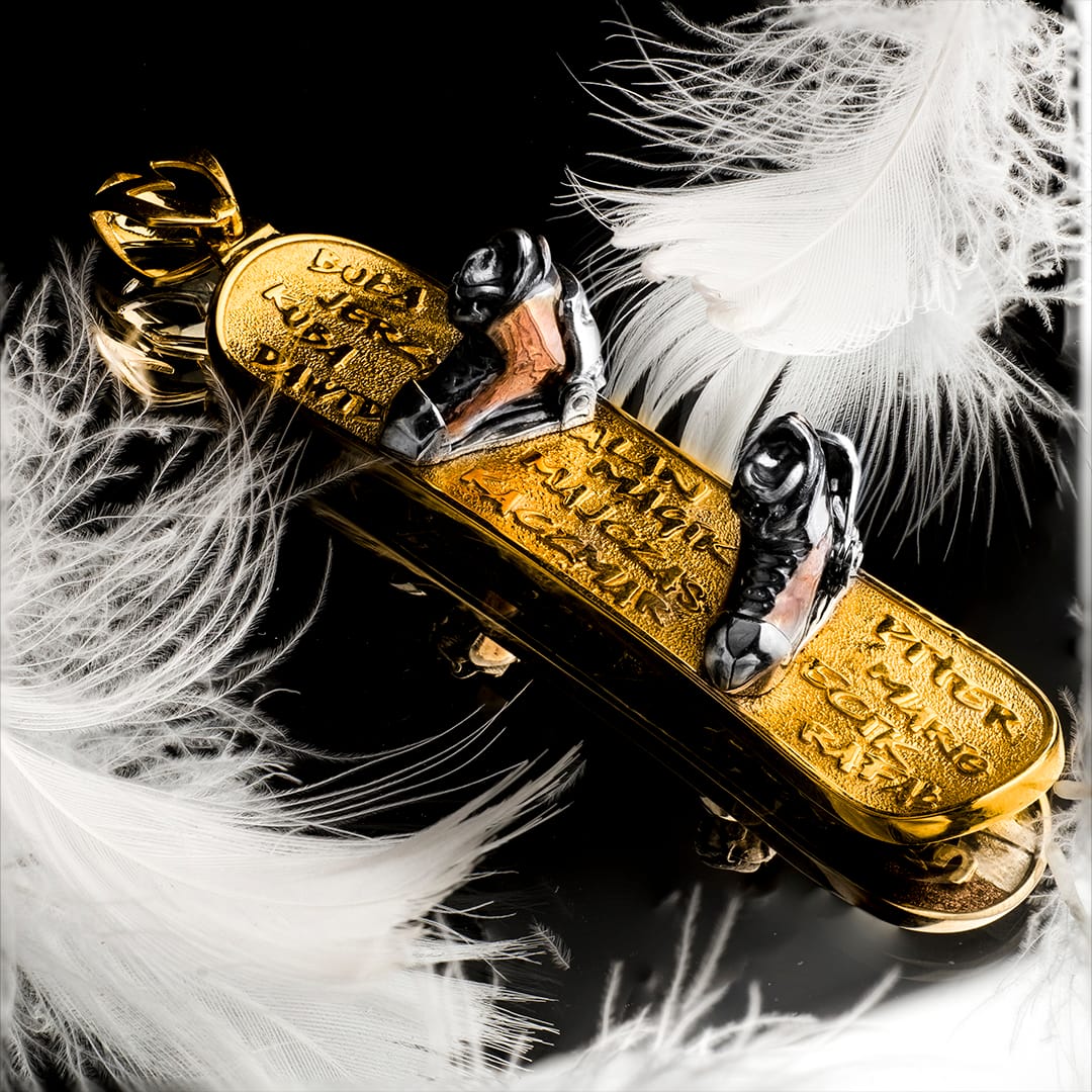 Złota personalizowana zawieszka SNOWBOARD