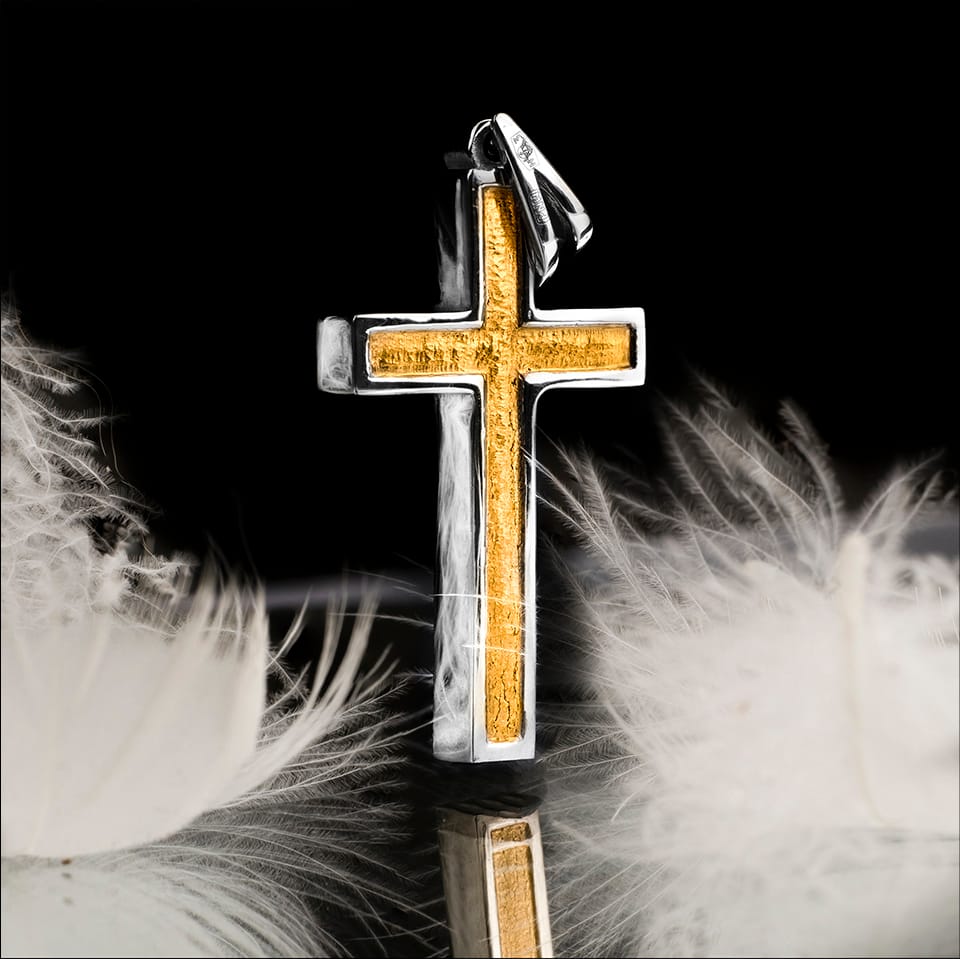 Złoty krzyż wysadzany kamieniami ze wstawką z czystego złota