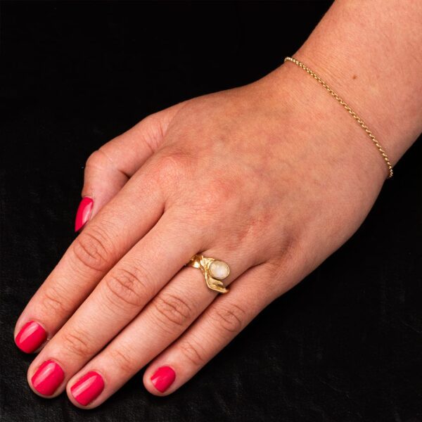 Złoty pierścionek z naturalnym kamieniem księżycowym "Moon"